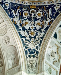 Die Loggia, Detail eines Zwickels im Gewölbe mit floralen Reliefs, 1520er Jahre